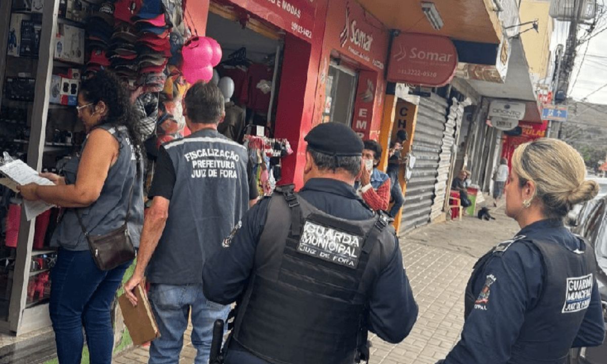 Comércio Legal realiza ação de orientação na Zona Norte de Juiz de Fora