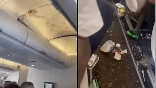 Comida ficou espalhada no chão da aeronave