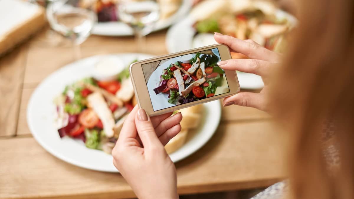 Pare de gastar dinheiro comendo fora de casa: 5 dicas fáceis de como cozinhar barato e sem perder tempo