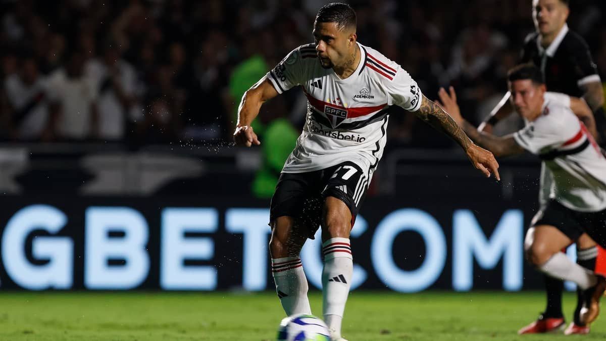 Comissão de arbitragem discorda de pênalti em Vasco x São Paulo