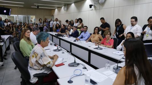 Comissão de Educação da CMBH recebeu a secretária de Educação, Ângela Dalben, para tratar da suspensão de contratações para escolas municipais