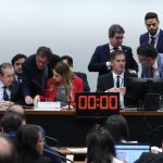 Orçamento 2024 é aprovado em comissão após negociação do governo para reverter corte no PAC