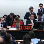 Orçamento 2024 é aprovado em comissão após negociação do governo para reverter corte no PAC