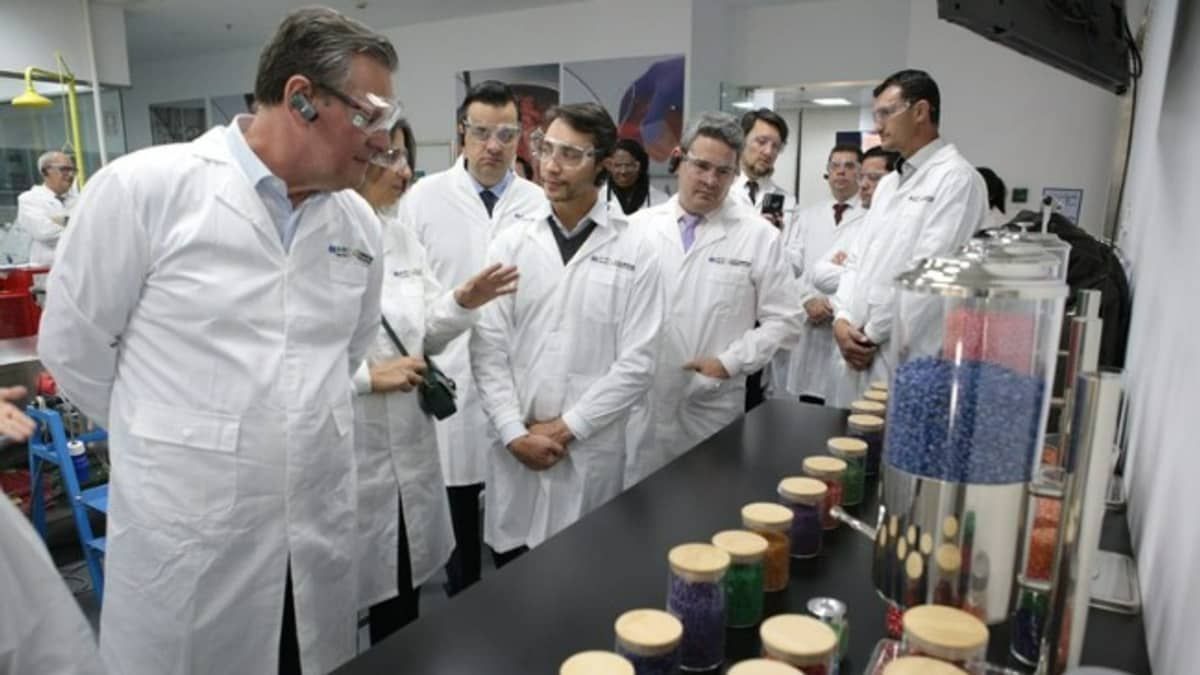Equipe do Ministério da Agricultura visita centros de referência científica na China
