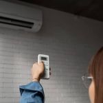 Onda de calor sem ar-condicionado? Saiba como aliviar o bolso e se refrescar, ao mesmo tempo