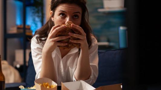Como lidar com a compulsão alimentar
