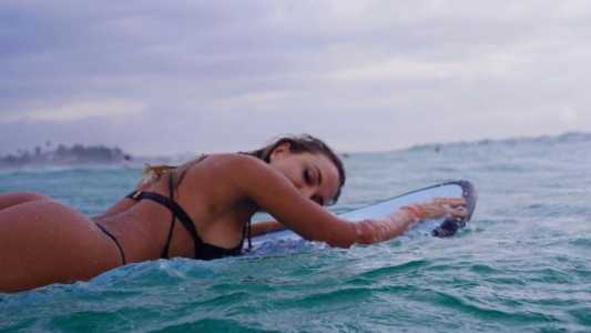 Como&nbsp;o surf melhora sua saúde mental e física em poucos meses