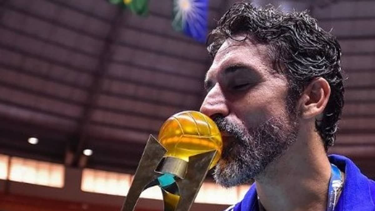 Pelo Cruzeiro, Filipe tenta manter fama de papa-títulos contra o Minas
