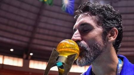 Como treinador, Filipe comemorou título da Superliga contra o Minas, em 2022