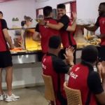 Jogadores comemoram indicação de Guilherme Madruga, do Botafogo-SP, ao Prêmio Puskas