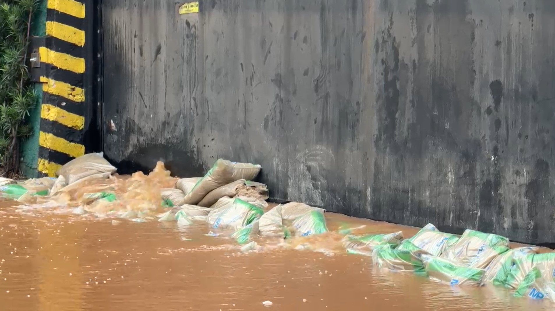 Chuva no RS: com medidores do Guaíba em pane, prefeitura de Porto Alegre esvazia centro da cidade
