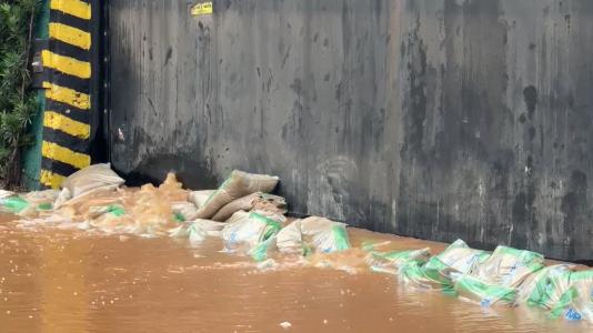 Com medidores do Guaíba em pane, prefeitura de Porto Alegre esvazia centro da cidade | CNN Brasil