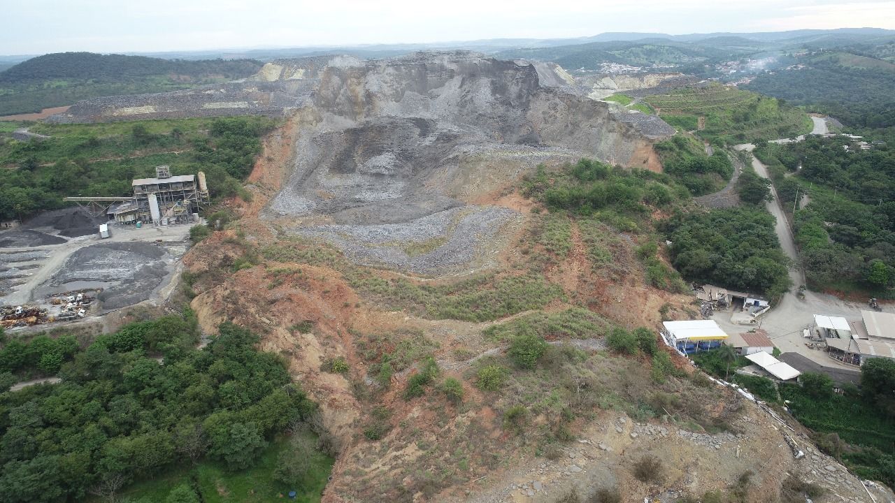Mineradora é multada em quase R$ 320 milhões após deslizamento em pilha de rejeitos em Conceição do Pará (MG)