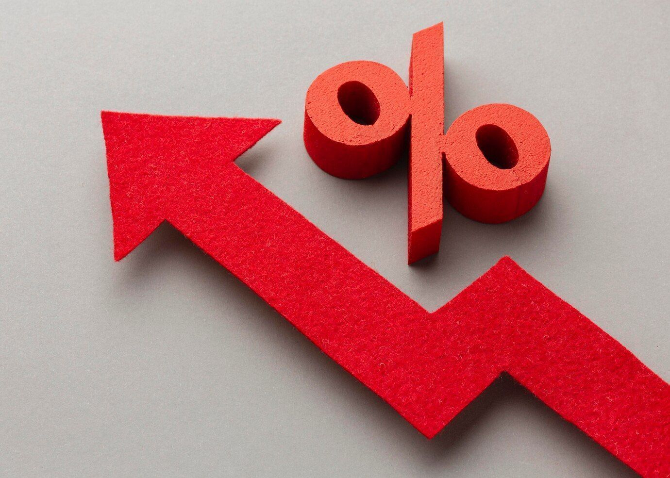 Copom deve elevar juros em meio ponto; nos EUA, juros devem ser mantidos entre 4,25% e 4,5%