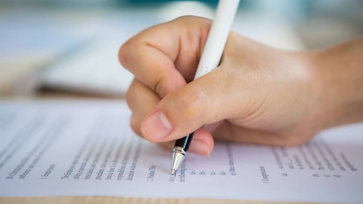 Concursos públicos tem mais de 2,7 mil vagas abertas e salários de até R$ 20 mil em MG; confira
