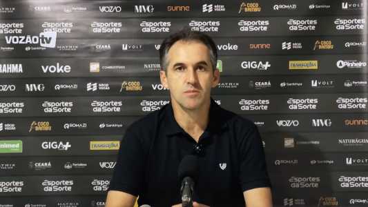 Técnico Léo Condé, do Ceará, durante entrevista coletiva