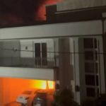 Casa pega fogo em condomínio residencial e deixa feridos no Paraná  