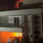 Casa pega fogo em condomínio residencial e deixa feridos no Paraná
