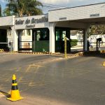 Após cerca de uma hora, Tarcísio deixa casa de Bolsonaro