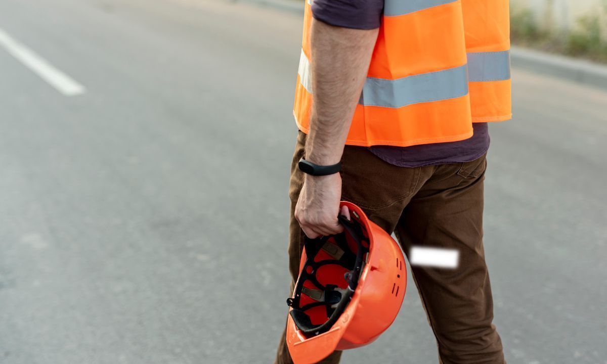 Obras em ruas do Centro de Juiz de Fora bloqueiam trânsito neste domingo (26)