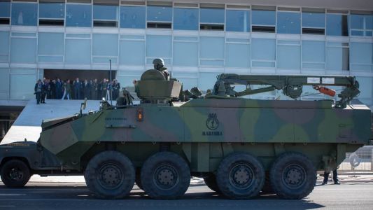 Confiança dos brasileiros nas Forças Armadas cai em 2023, diz pesquisa Quaest.