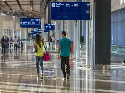 O leilão de concessão dos aeroportos de Confins (MG) e do Galeão (RJ) deverá ocorrer no dia 30 de outubro e terá mais exigências do que as concessões de terminais feitas anteriormente.
