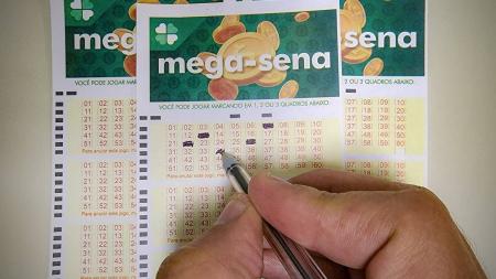 Confira as dezenas sorteadas neste sábado (14) na Mega-Sena
