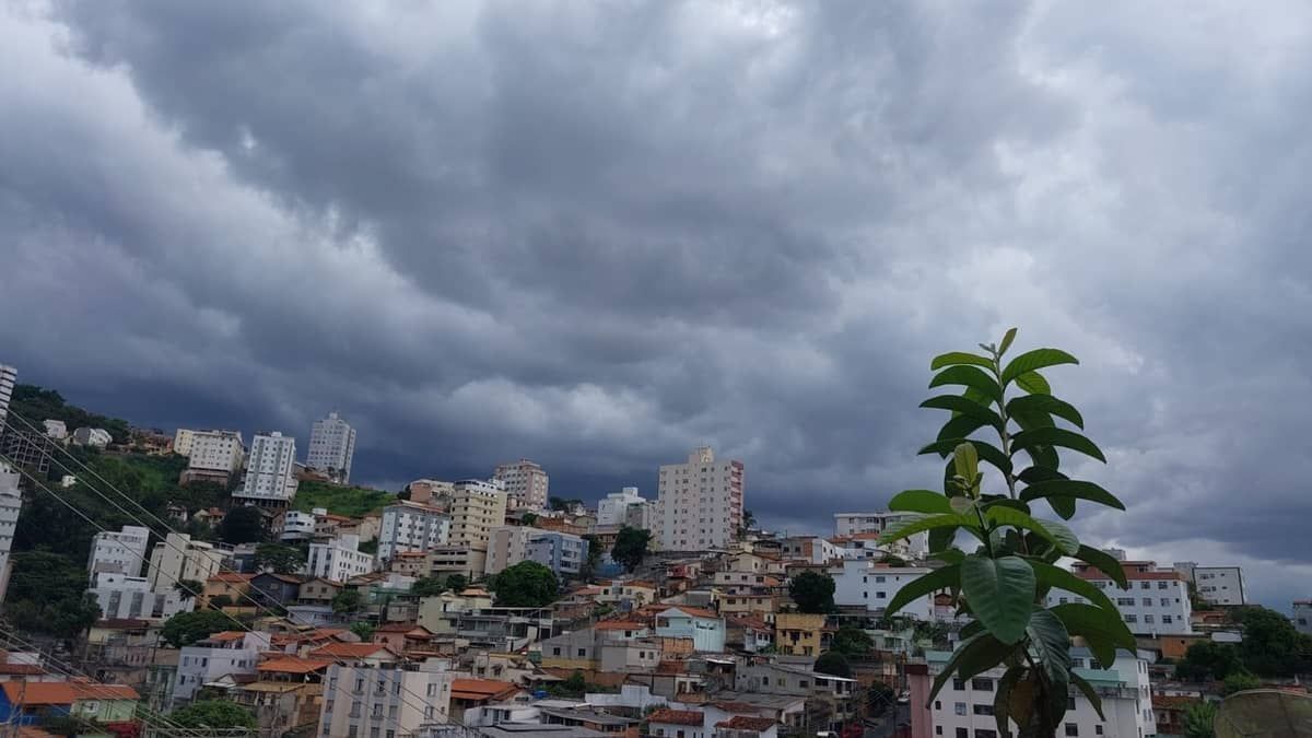Chove em Belo Horizonte; confira regiões e alertas da Defesa Civil
