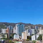 Previsão do tempo:  dia deve ser de sol e com termômetros marcando 33ºC em BH 
