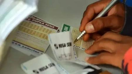 Confira números sorteados na Mega-Sena neste sábado (17)