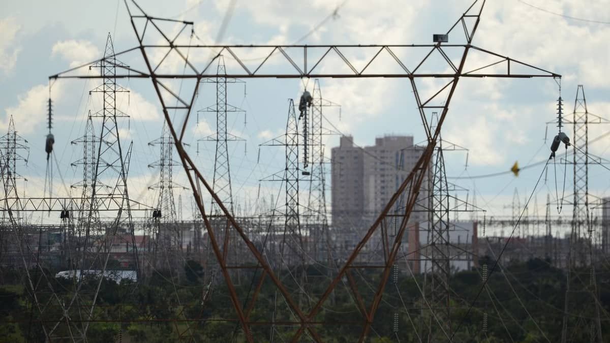 Podcast debate: o sistema elétrico brasileiro é confiável? Confira