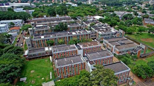 Conforme a assessoria de imprensa da reitoria, a universidade estendeu várias vezes o prazo para o envio do comprovante