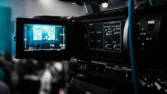 Conforme consta na denúncia, Sousa utilizou expressões pejorativas e depreciativas para questionar a veracidade das identidades étnicas