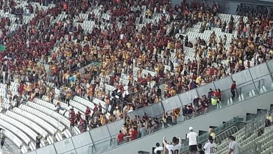 Confronto entre torcedores do Ceará e do Sport no primeiro jogo da final da Copa do Nordeste, na Arena Castelão