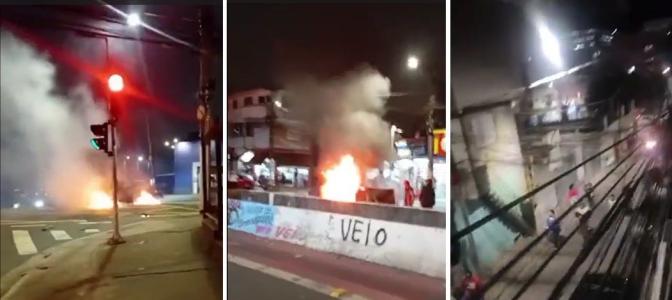 Batalhão de Choque e manifestantes em confronto na Favela de Paraisópolis, zona sul de SP