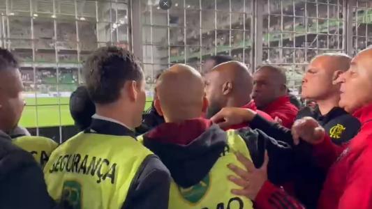 Confusão entre seguranças do estádio e do Flamengo ao fim do jogo