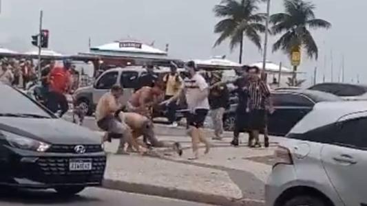 Confusão entre torcedores de Fluminense e Argentinos Juniors ocorreu em Copacabana