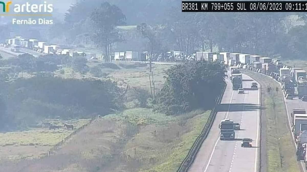 Pista é totalmente liberada na Fernão Dias, congestionamento chega a 31 km
