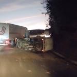 Vídeo: caminhão tomba na BR-381 no sentido Vitória e congestionamento passa de 6 Km