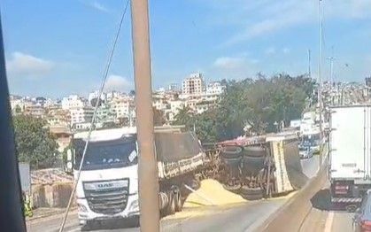 Após engavetamento, motoristas enfrentam congestionamento quilométrico na Fernão Dias