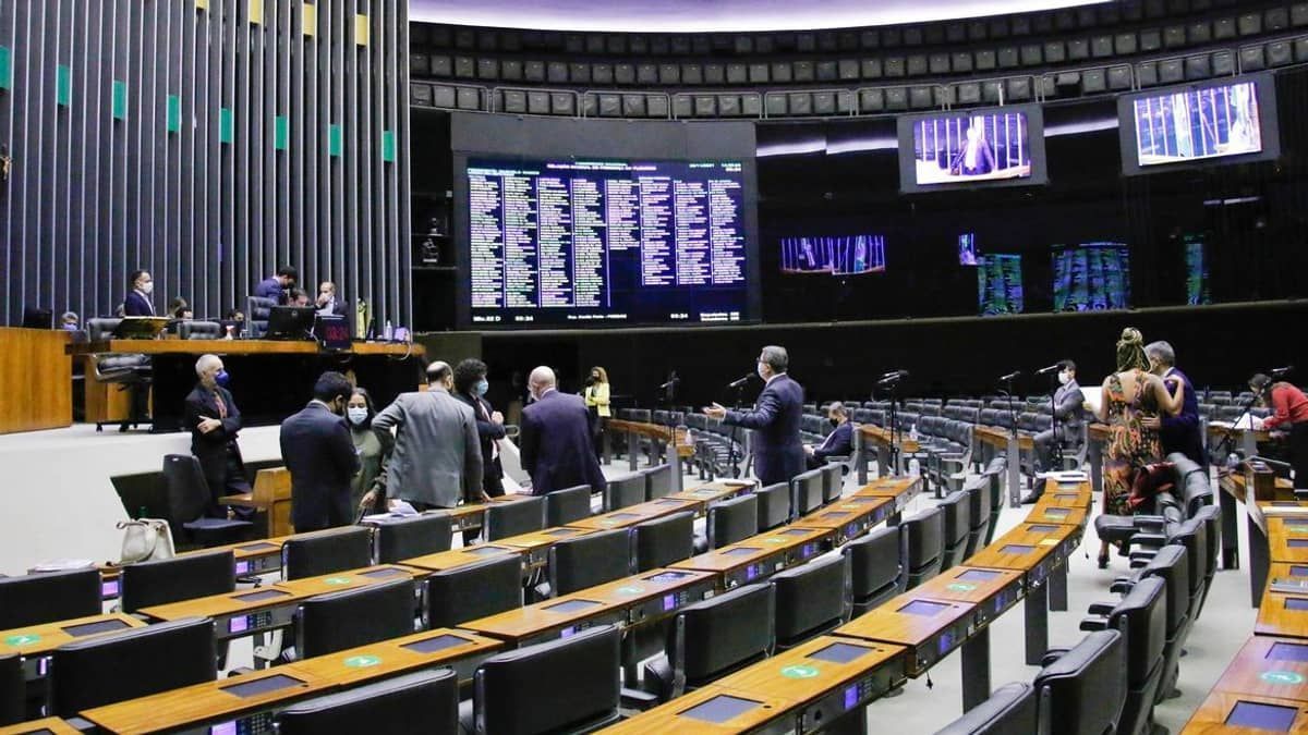 Número de CPIs atrapalha agenda propositiva e articulação do governo, avaliam especialistas