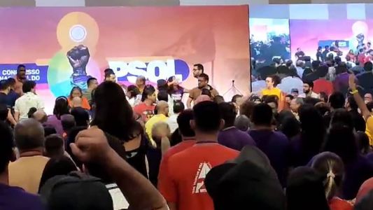 Congresso do PSOL termina com troca de socos e acusações de golpe.