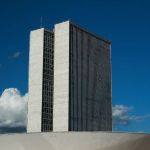 Projeto de Lei quer liberar uso de shorts e bermudas em dias de calor