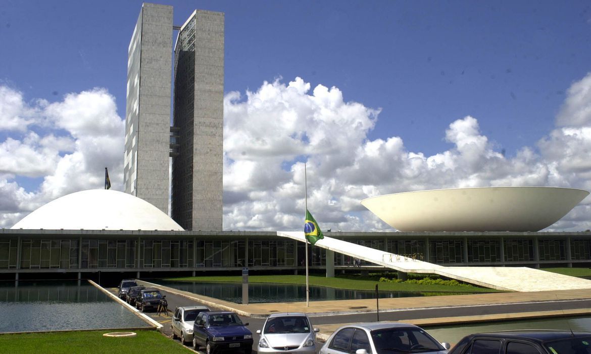 Projeto com novas regras de emendas deve ser votado até a 1ª quinzena de novembro, diz relator do Orçamento