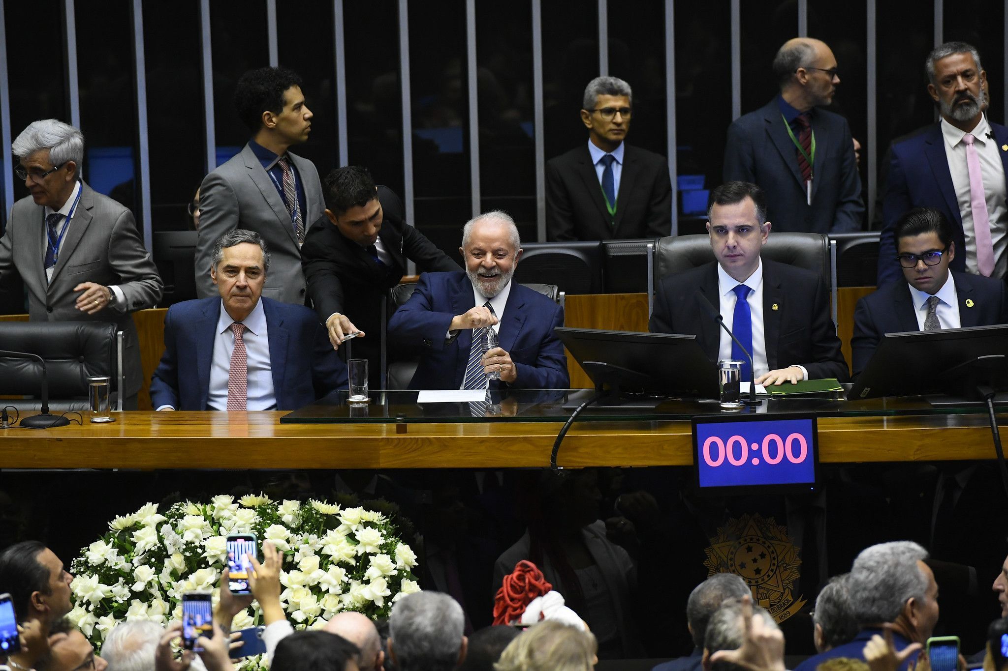 Com presença de Lula e Barroso, Congresso promulga Reforma Tributária