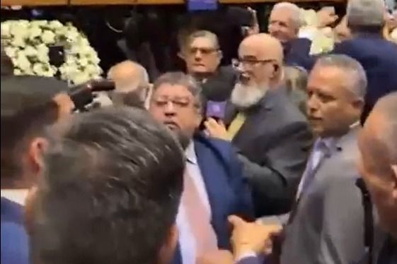 Deputado do PT agride colega em sessão no Congresso Nacional