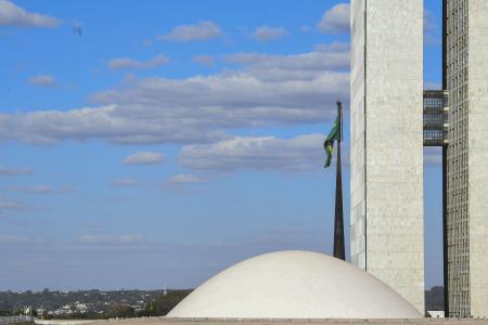 O valor total do Orçamento da União para 2014 é R$ 2,48 trilhões. Do total previsto para o próximo ano, R$ 654,7 bilhões serão destinados para o refinanciamento da dívida pública. Salário mínimo previsto para entrar em vigor a partir de 1º de janeiro