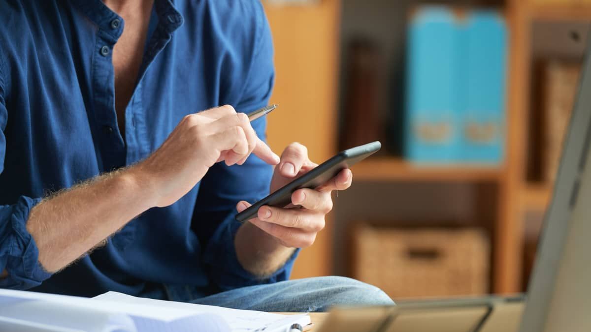 Whatsapp libera envio para número ilimitado de pessoas; entenda
