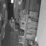 Vídeos mostram ação de 'homem aranha' que assaltou loja de doces no Centro de BH