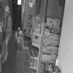 Vídeos mostram ação de 'homem aranha' que assaltou loja de doces no Centro de BH